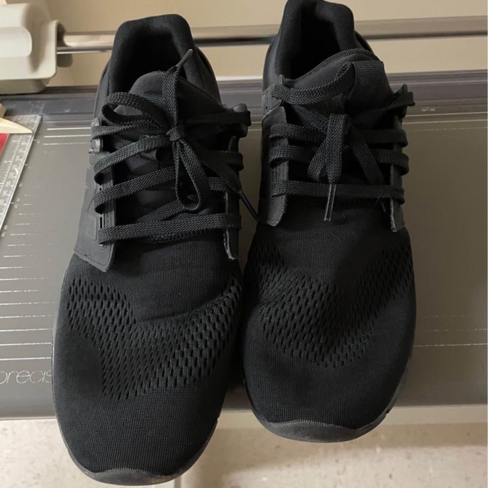 Used New Balance 247 size 11
